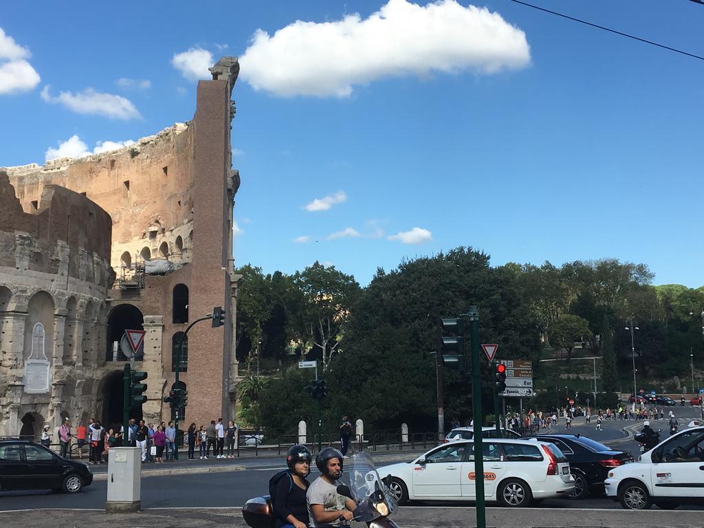Delightful Apartment 100 Meters From The Colosseum Exteriör bild