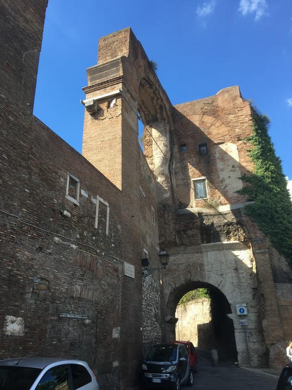 Delightful Apartment 100 Meters From The Colosseum Exteriör bild
