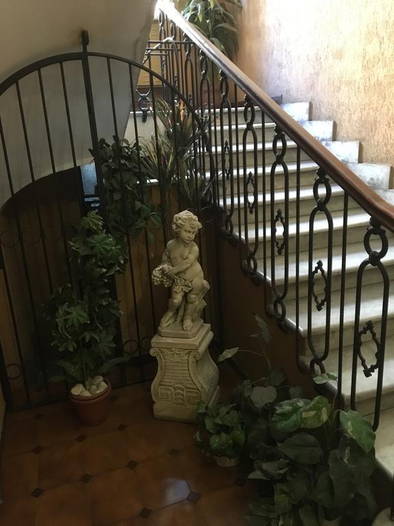 Delightful Apartment 100 Meters From The Colosseum Exteriör bild