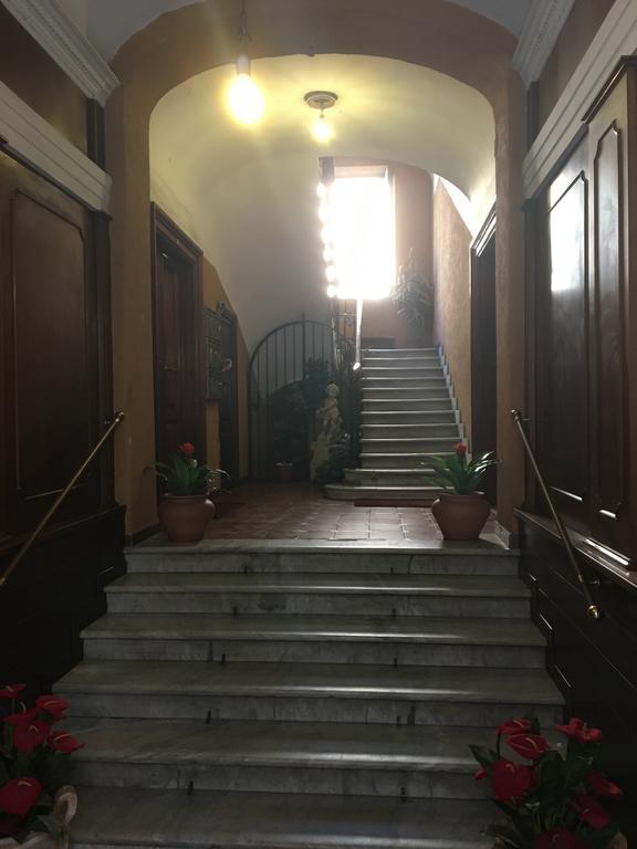 Delightful Apartment 100 Meters From The Colosseum Exteriör bild