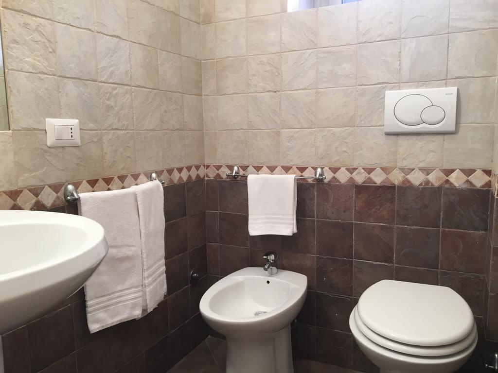 Delightful Apartment 100 Meters From The Colosseum Exteriör bild